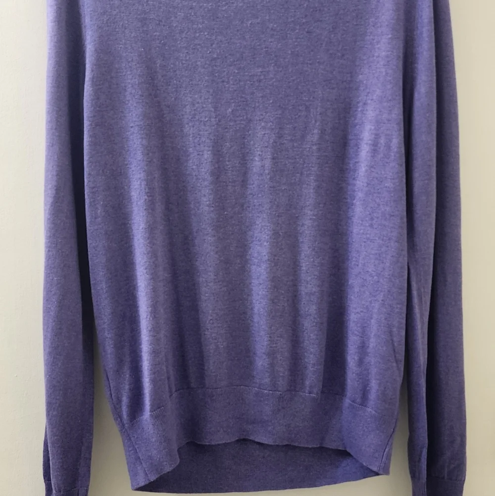 New Banana Republic Men's‎ Purple V-Neck Sweater, Size Medium, Silk/Cotton.